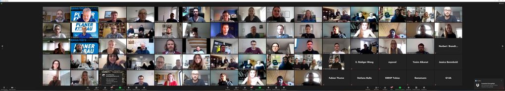 Screenshot-Panoramabild Teilnehmenden-Plenum beim 2. virtuellen Planer-am-Bau-Klausurwochenende