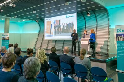 E. Rüdiger Weng vom QualiätsVerbund Planer am Bau auf dem Fachseminar 2020 von GN Bauphysik in Stuttgart (Foto: Heiko Potthoff, Schorndorf) E. Rüdiger Weng vom QualiätsVerbund Planer am Bau auf dem Fachseminar 2020 von GN Bauphysik in Stuttgart (Foto: Heiko Potthoff, Schorndorf)